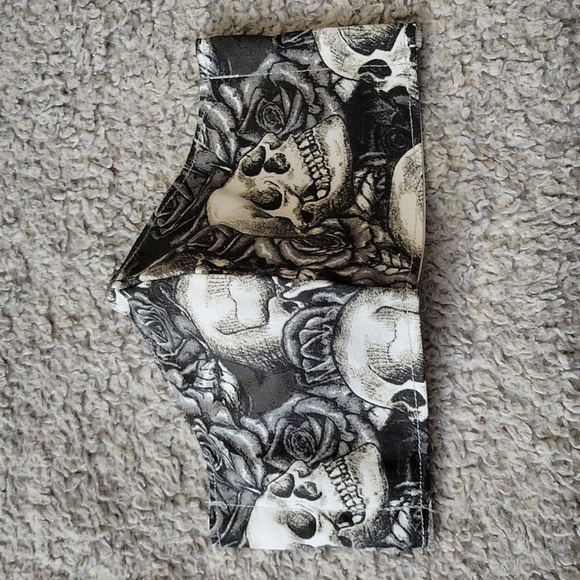 Skull and Roses Face Mask - Picture 3 of 4